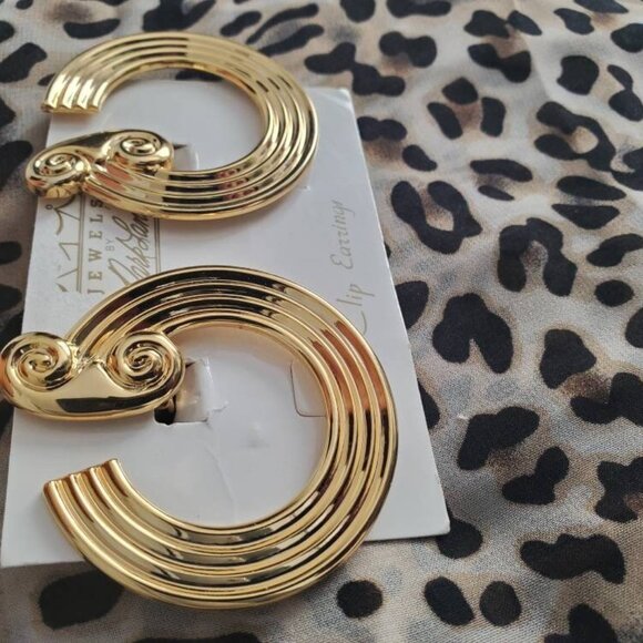 Large Vintage Parklane Goldtone Art Deco Statement Clip-on Earrings - Picture 4 of 10